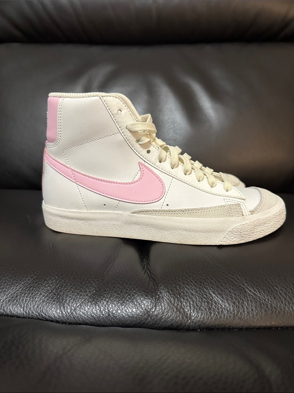 Nike Blazer Mid Sneakers White & Pink - 6 youth = women 7.5